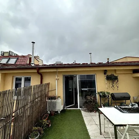 Cozy Penthouse In Old Town 아파트